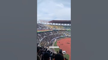 Bonek x Jakmania 1 tribun 💚🧡 #persebaya #persija