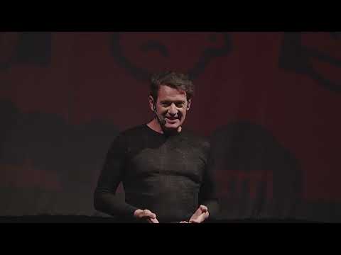 Pablo Tibalt en su charla “Bueno... para nada?” — TEDxGálvez
