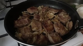 Говяжья Печень, Готовим Сочную Вкусную Печень. Простой Рецепт, Очень Вкусно) Приятного Просмотра.