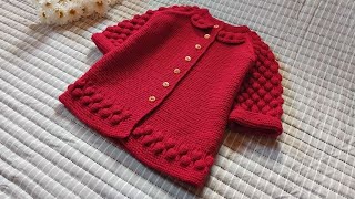 картинка: Детский кардиган вязаный спицами. Узор Малина.
