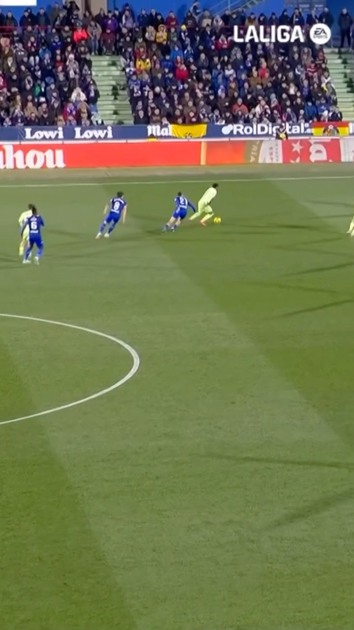 Alejandro Balde’s SPIN MOVE ?️ #laligahighlights #fcbarcelona #shorts