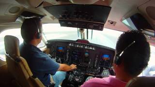 TAKEOFF AND DEPARTURE BEECHCRAFT KING AIR 200 GT COCKPIT VIEW