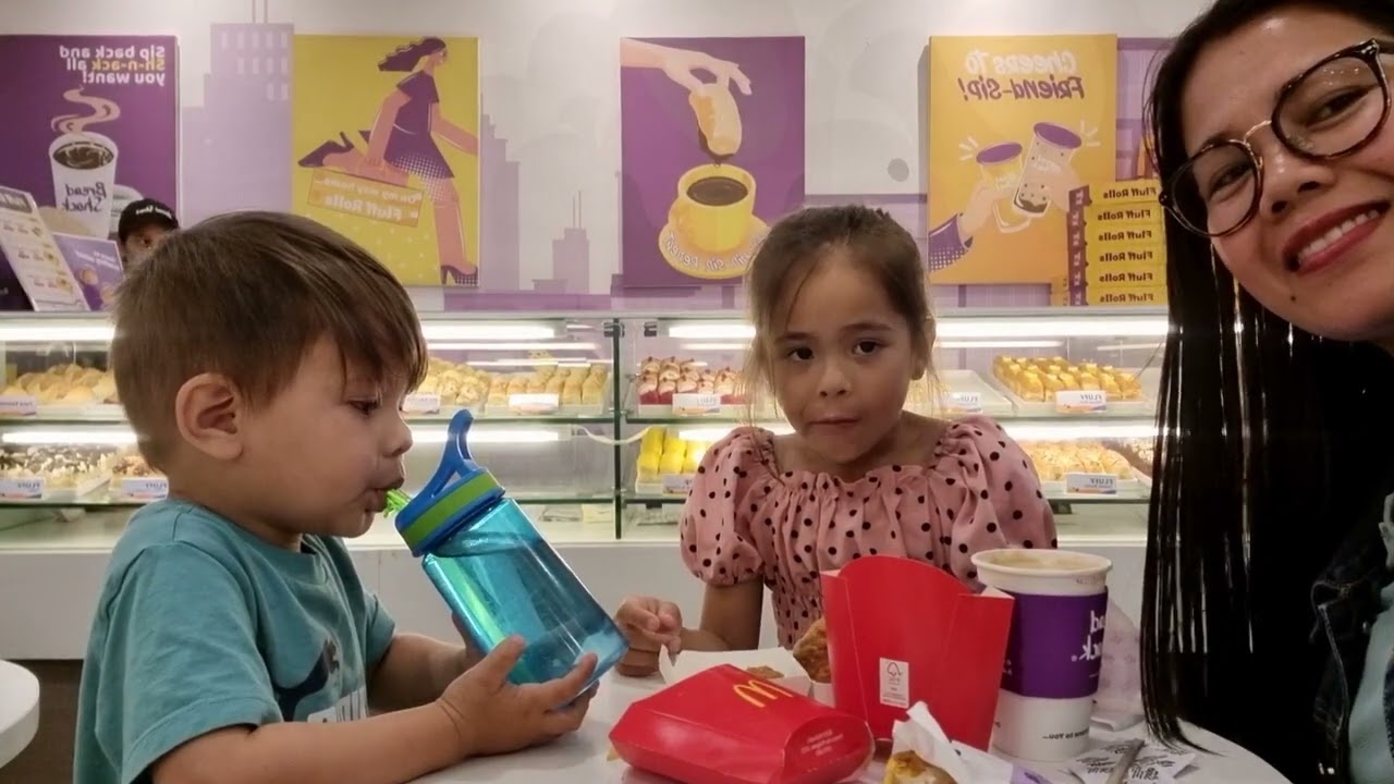 Happenings before our flight back to Sydney.Having coffee and sweets.