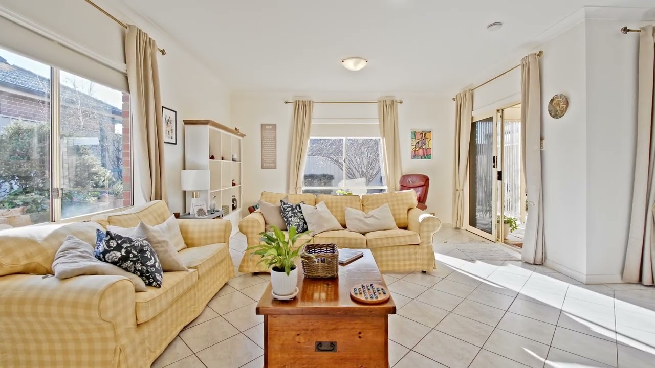 34 Sandalwood Crescent, Flagstaff Hill