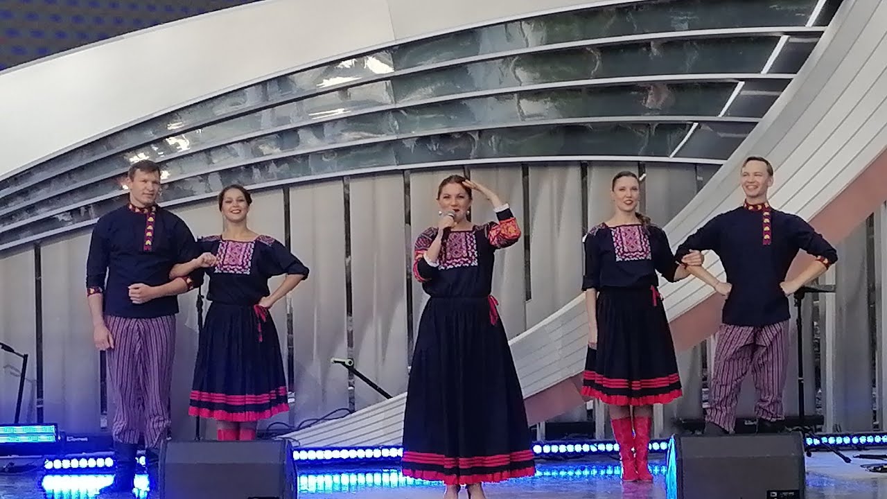 ИННА КАМЕНЕВА И ШОУ ГРУППА ПАРАСКЕВА. МОСКВА. ЗАРЯДЬЕ. 9 СЕНТЯБРЯ 2025 ГОД.