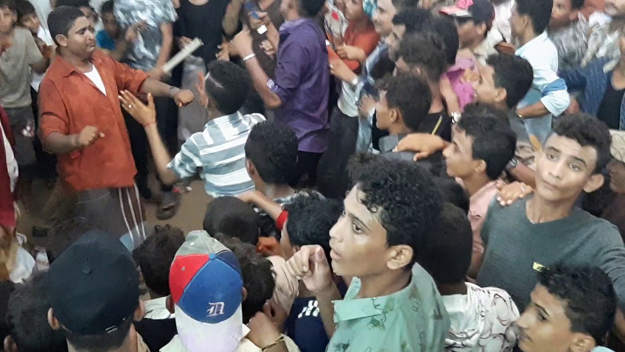 شاهد جنون وتفاعل شباب دير مهدي  مع احلا زفه من الفنان محفوظ البحري افراح دير مهدي