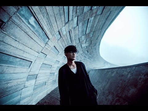 卓義峯 Yifeng Zhuo - 專輯封面因颱風攪局一波三折 遠赴宜蘭櫻花陵園打造「光影」視覺