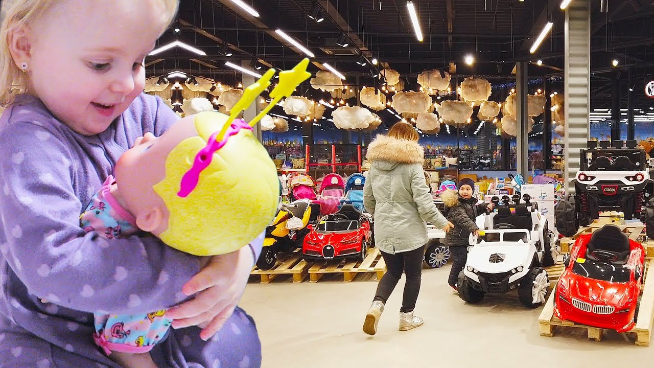 Alex si Ariana Aleg CADOURI NOI | Ariana nu-si ia Ochii de la Papusa Noua