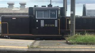 遠賀川駅に到着した国鉄ＤＥ１０形ディーゼル機関車の重連　２０１７年９月３日