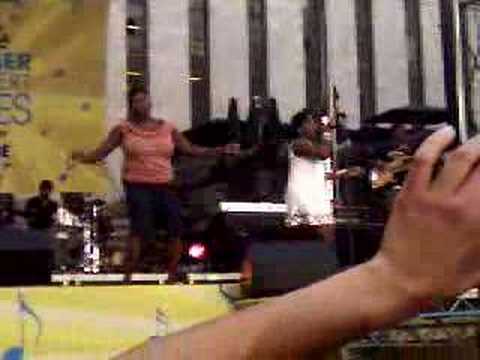 Fantasia Performing "Bore Me (Yawn)" Live on GMA 7/13/07