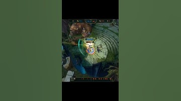 When fed Master yi dives in fountain #broken #shorts