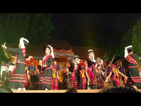ฟ้อนภูไทสกลนคร | วงโปงลาง วนศ.กาฬสินธุ์ | งานเที่ยวเมืองไทย ปี 2560 | 29.01.2560