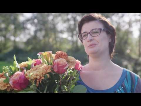 Debbie laat bloemen bezorgen bij haar oma