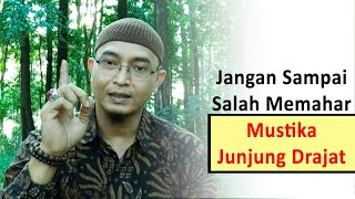 Persamaan dan Perbedaan Mustika Kekayaan Junjung Drajat dan Sulaiman Junjung drajat Persamaan dan Perbedaan Mustika Kekayaan Junjung Drajat dan Sulaiman Junjung drajat