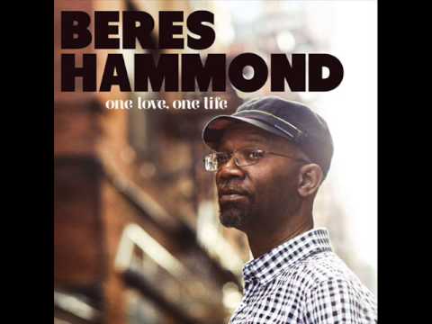 Putar Lonely Fellow - Beres Hammond