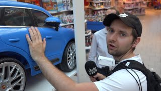 Hinter den Kulissen eines riesigen Spielzeugladens in Gifhorn: Spielewelt Schütte besucht