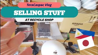 Selling Old Stuff At Recycle Shop In Japan