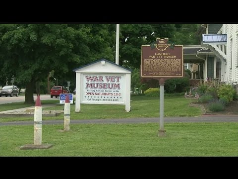 Canfield middle schooler gives Congressman tour of War Vet Museum