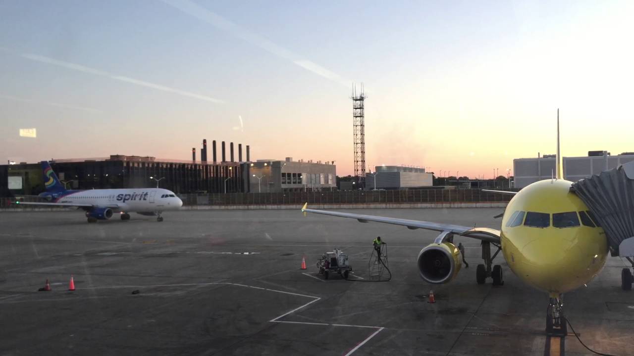 A Spirit airline plane is departing from from O'Hare airport in Chicago