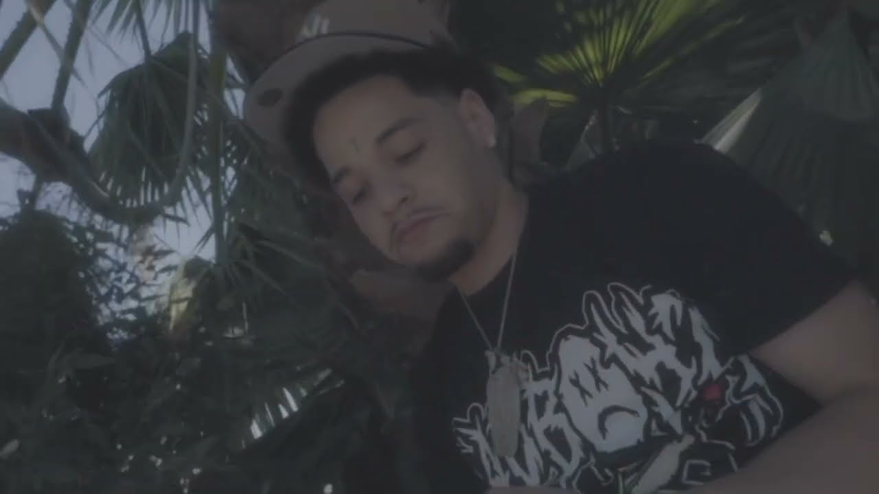 MoneyBagz Buzz - Wavy (Official Music Video)