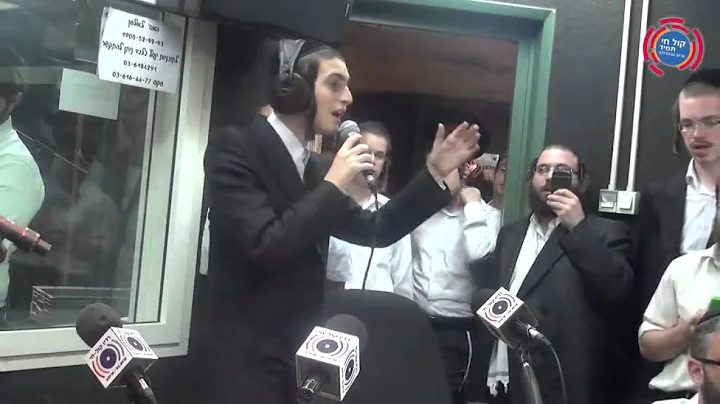 ''  Motty Steinmetz Singing At Radio Kol Chai