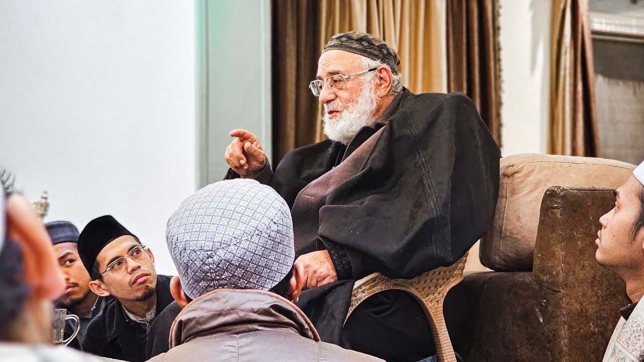 1- إتحاف ذوي الفضائل المشتهرة للسيد المحدث عبد العزيز بن الصديق الغماري