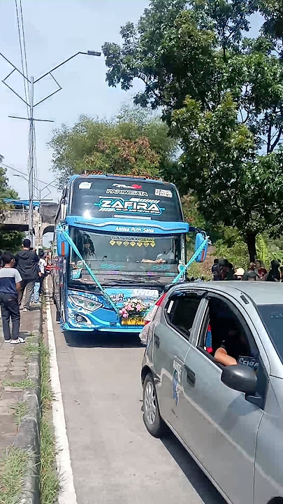 Om telolet om Basuri itu bis zafira yang masih v4 yang dulu corong keras trip Al Jabar 29 September