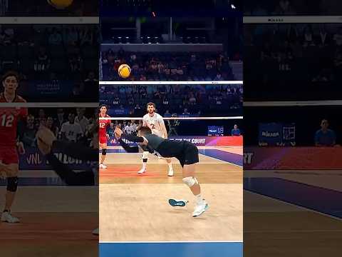 Coach‘s roll up at the end 🫣😂 #volleyballworld #volleyball #core #volleyballgame