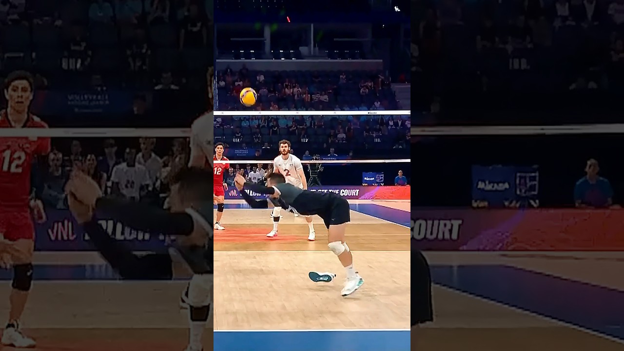 Coach&lsquo;s roll up at the end 🫣😂 #volleyballworld #volleyball #core #volleyballgame