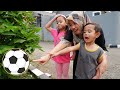 GAWAT 😱 Bola Ali nyebur kali - Bermain bola parodi lucu Salsa and family