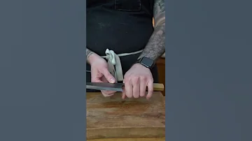 FRENCHY COOKS: PRO TIP #9 HOW TO HOLD A KNIFE
