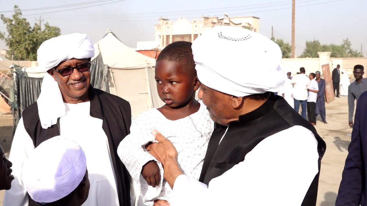 كامل إدريس يتفقد مراكز الإيواء ويؤكد إهتمام الدولة بقضايا النازحين