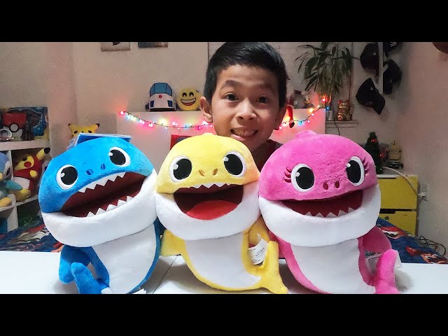 Pinkfong Baby Shark OfficialSong Puppet with Tempo Control - Daddy Shark -  Interactive Preschool Plush Toy - By WowWee 