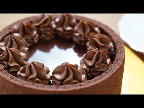 فيديو: كعكة الشوكولاتة مع كريمة القهوة والرم