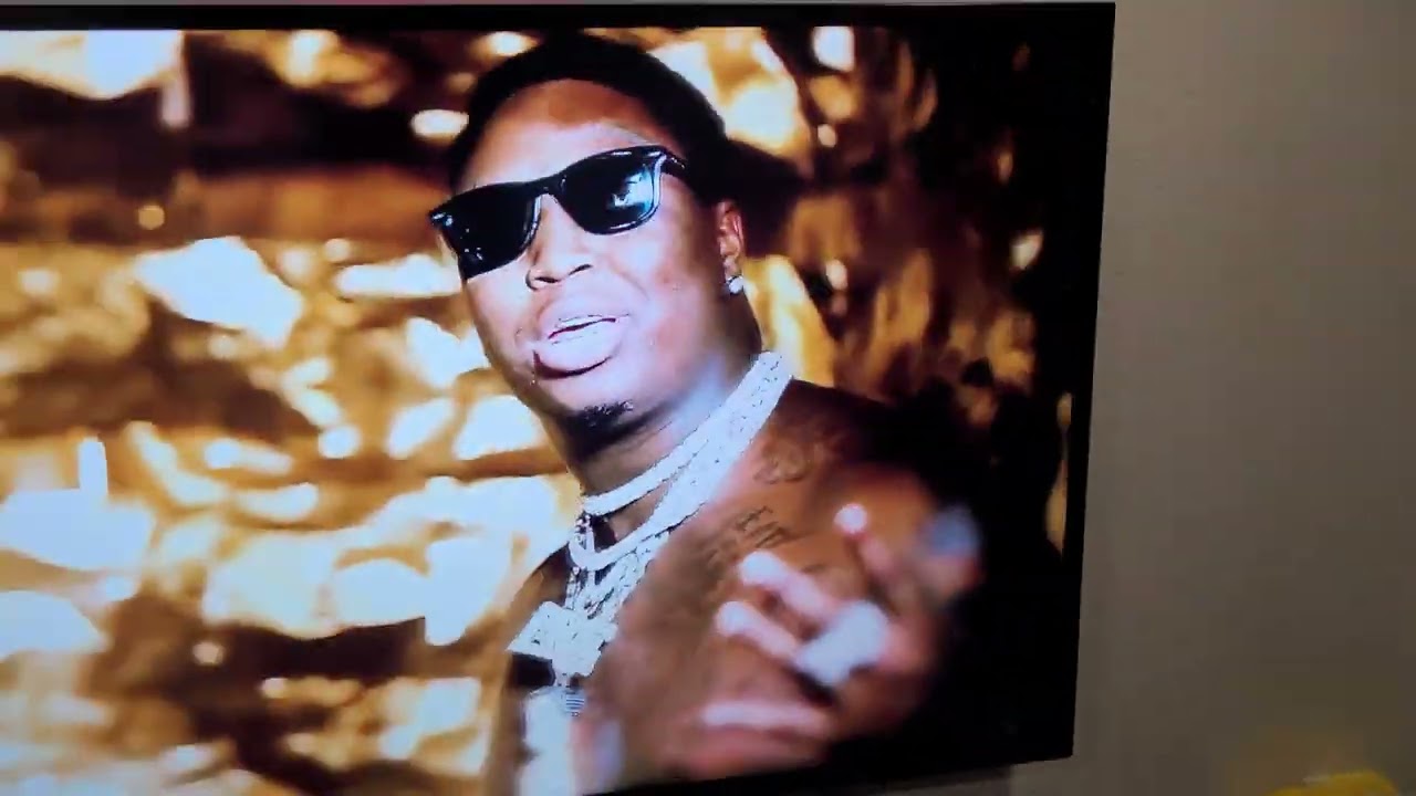 SHARP 90 INCH MASSIVE AND HEAVY LC-90le657u REVIEW