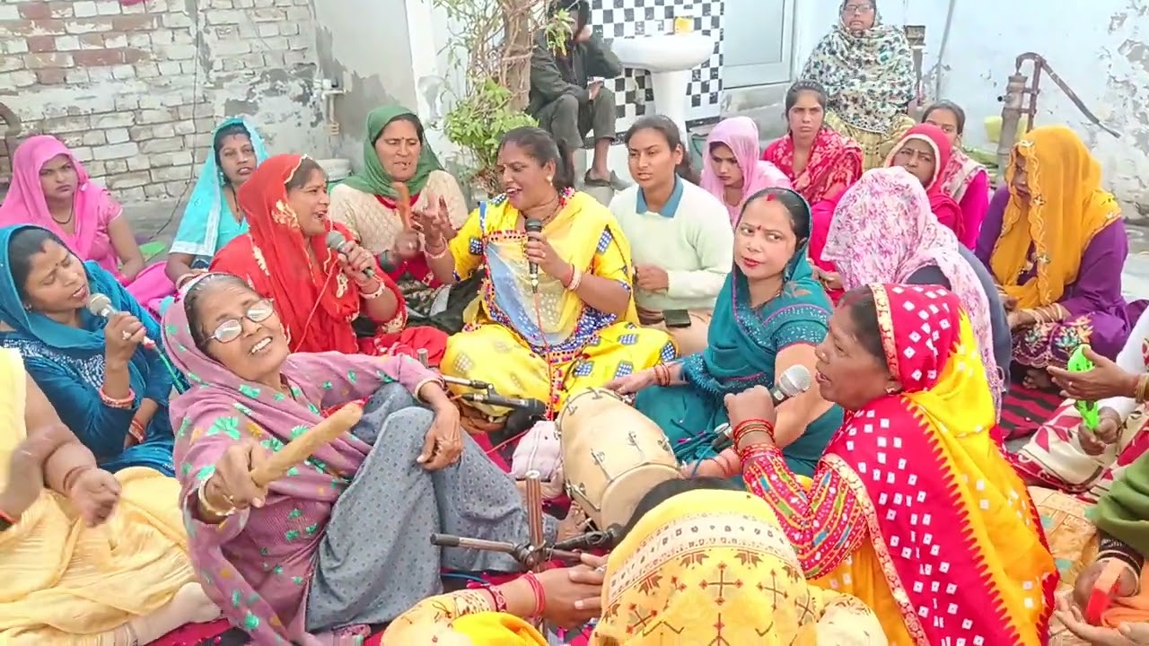 Aasmaan se phulo ki barsaat ho gai bhola teri shadi gora se ho gai bhajan 