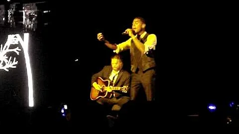 Maxwell-PlayingPossum from BLACK Summers' Night Tour '09 .MPG