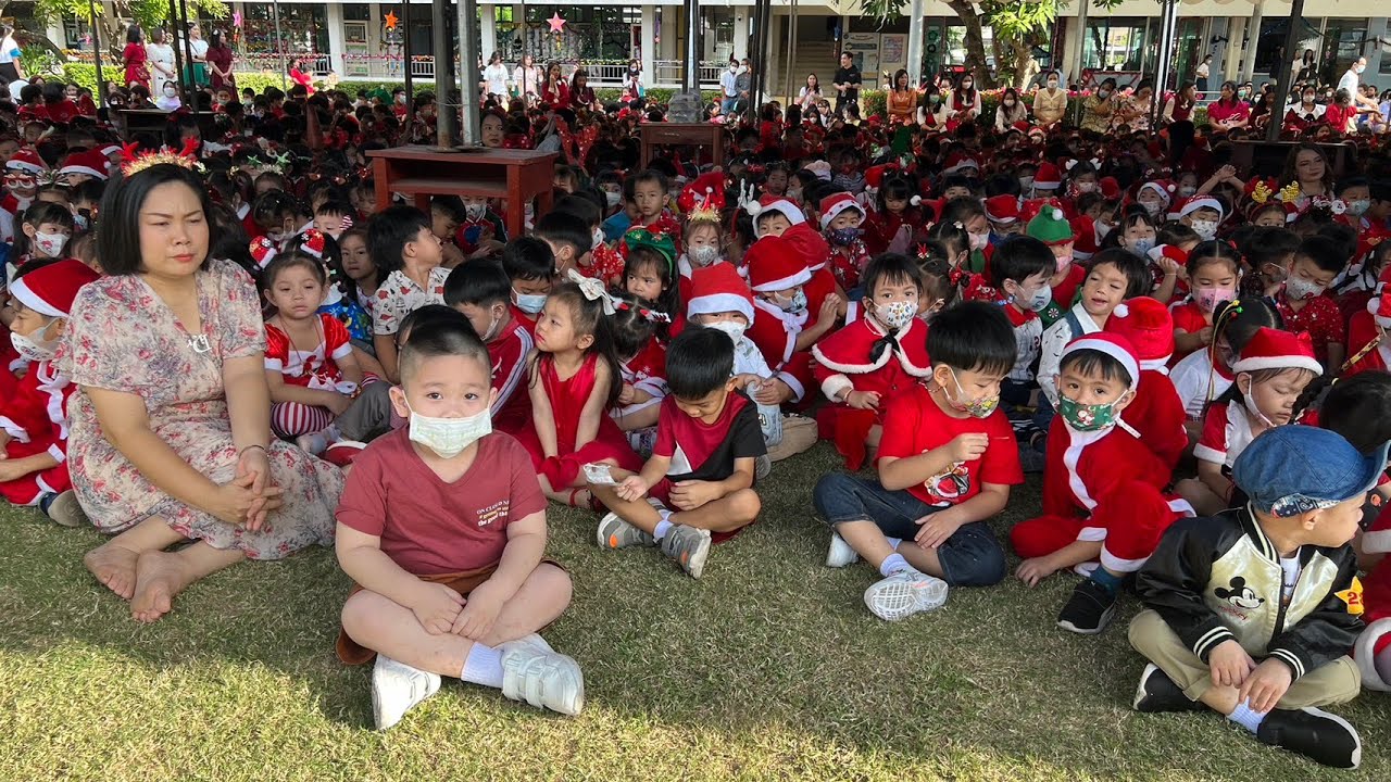 รร.มารดาอุปถัมภ์จัดคริสต์มาสสร้างขวัญกำลังใจให้ครูมอบทุนให้นักเรียนด้อยโอกาส