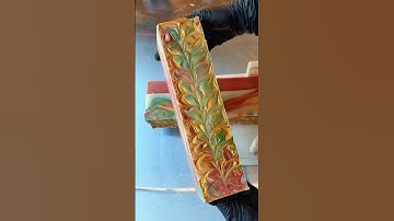 Cutting Apple Noel 🍎 #soapcutting #soap #handmadesoap #soapmaker #soapbars #soaping #cpsoap #soaps