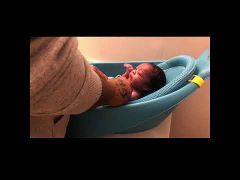 baby’s-first-bath/skip-hop-tub
