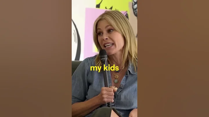 How much did Modern Family pay Julie Bowen?