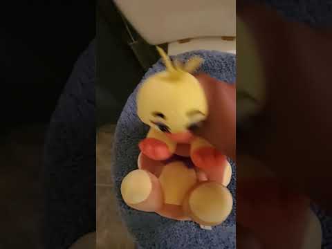 Golden Freddy eats toy chica's poop💩