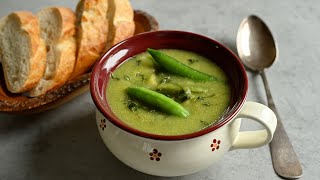 This potato soup with leek and peas is like medicine for my stomach