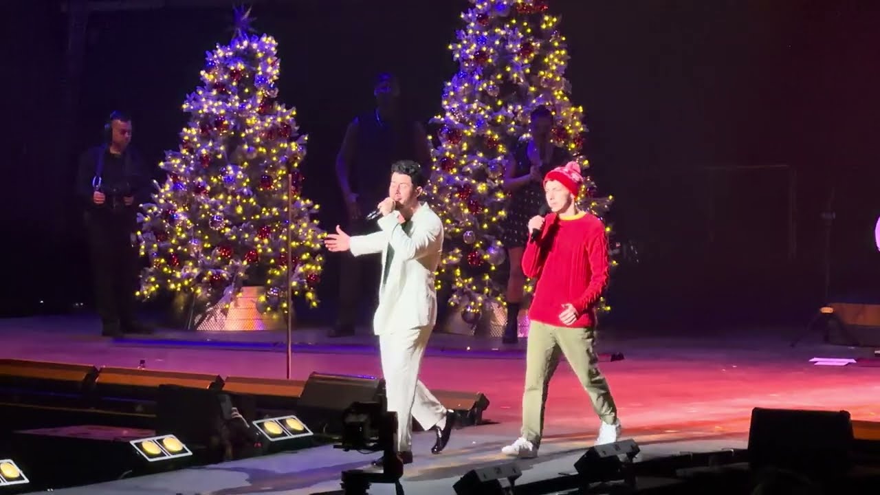 Nick Jonas W/Andrew Barth Feldman - Home Alone - Jonas 20 Tour - UBS  12/21/25