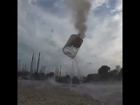 Натрий в взаимодействии с водой.💣 - YouTube
