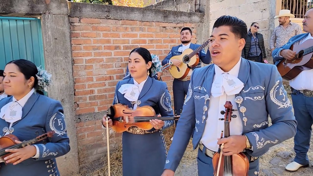 LLEGO EL MARIACHI A TLALCOSAHUA JALISCO PARA CELEBRAR LOS XV DE JAQUELINE CAMPA