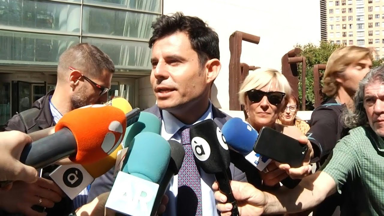La justicia reconoce a un español de 43 años como hijo de Julio Iglesias | AFP justiciar