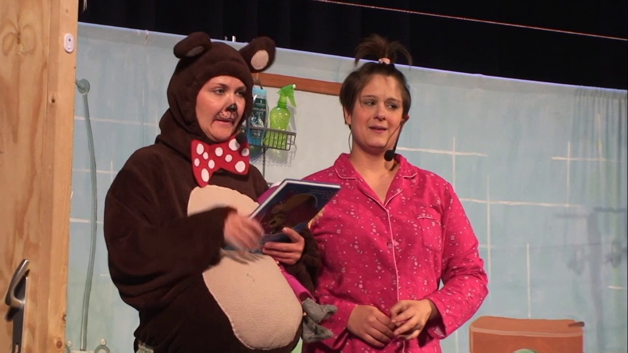 Zaključek Bralne mavrice 2016/2017 s predstavo Pravljica brez očal