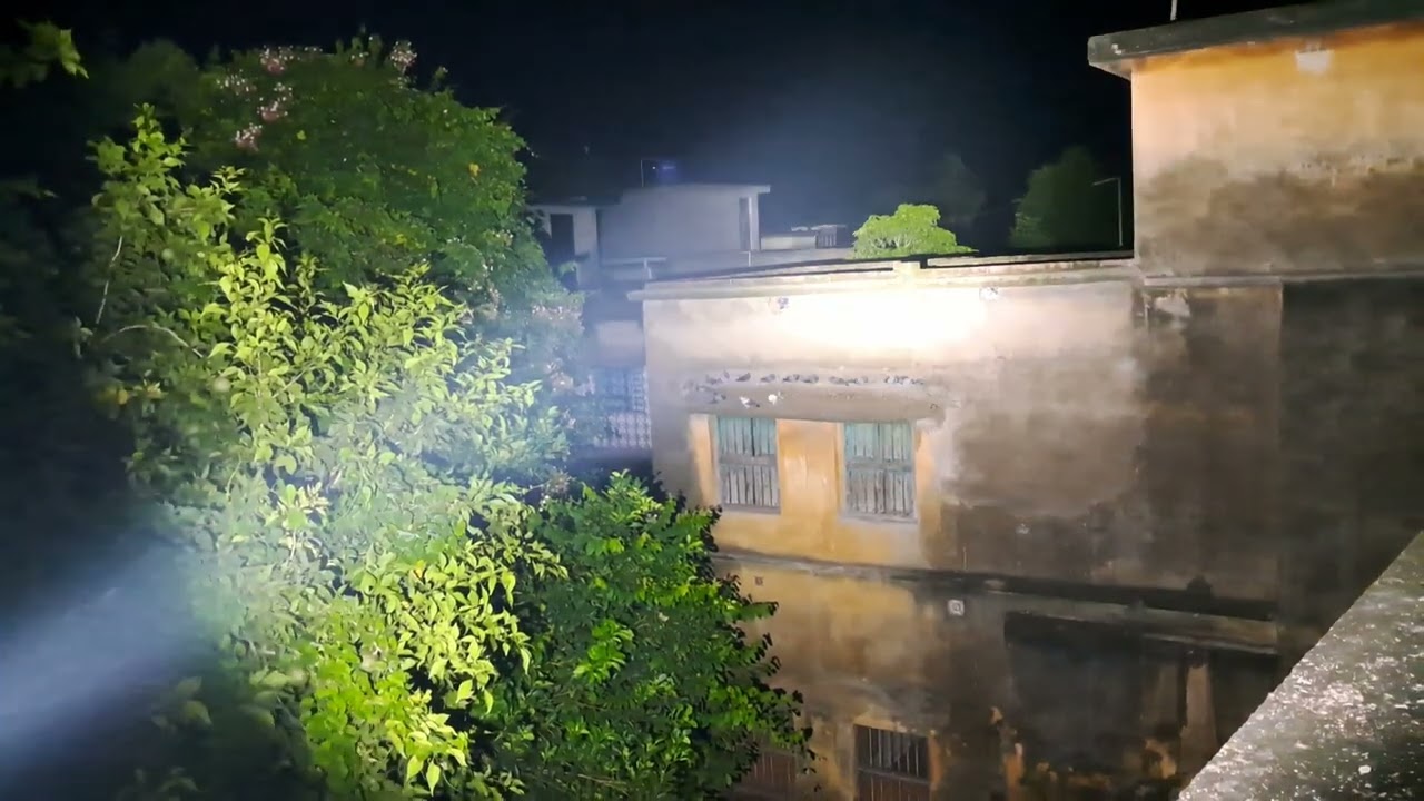 FENIX LR35R PRO 10000 LUMEN PALM SIZED SEARCHLIGHT REVIEW 