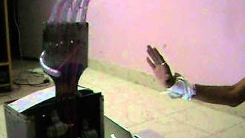 Gesture Recognition ~ Robotic Hand + Matlab + Arduino